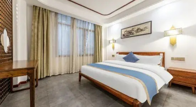 Люкс Comfort Shiheyuanfang River View Homestay (Fenghuang Tuojiang Yunqiao)