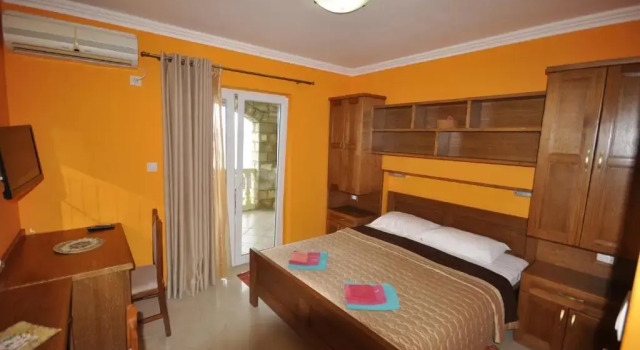 Двухместный номер Standard с балконом и с видом на море Garni Hotel Bokeška Noć