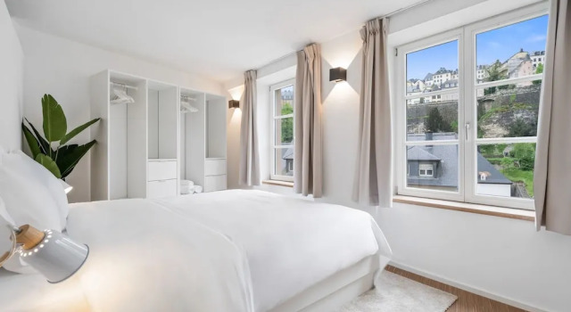 Modern Apt Old Town w Panoramic View ID4