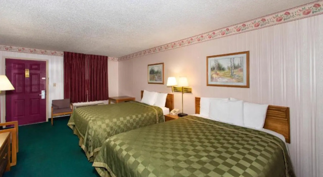 Четырёхместный номер Standard Express Inn