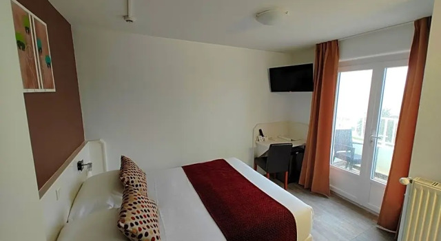 Двухместный номер Standard Logis Hôtel Les Bleuets