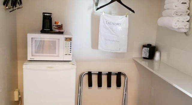 Четырёхместный номер Standard Plaza Motel