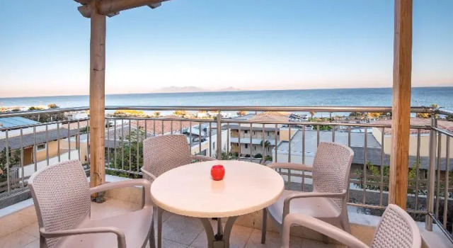 Семейный номер Standard с балконом Grand Blue Beach Hotel