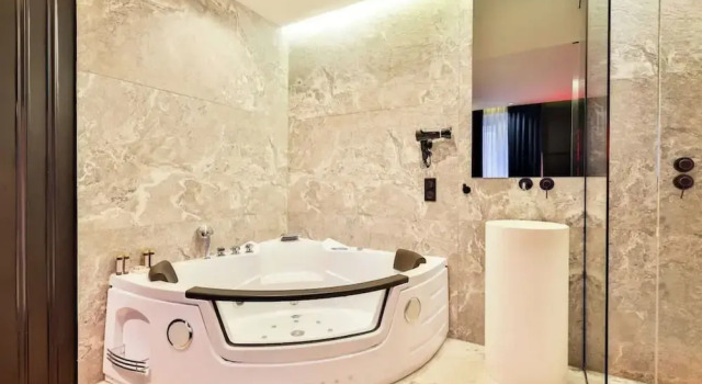 Wonderful Suite With AC Le Marais Beaubourg, Забронировать Апартаменты/квартира Париж Иль-де-Франс, рядом с Станция метро Rambuteau