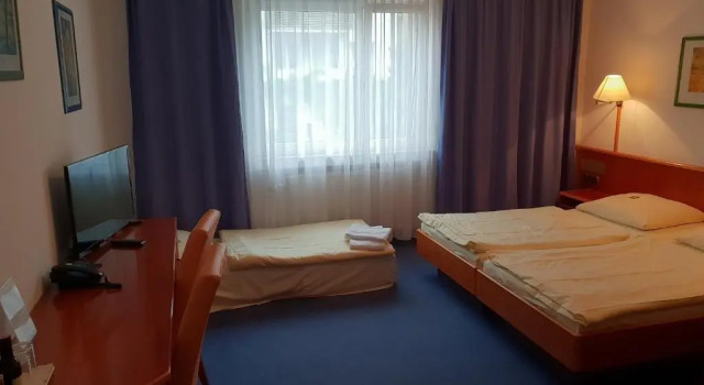 Трёхместный номер Standard City Hotel Stuttgart
