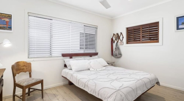 Коттедж с 4 комнатами Burleigh Coastal Escape 4BR Home