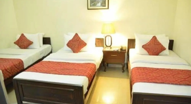 Grand One Hotel Faisal Town