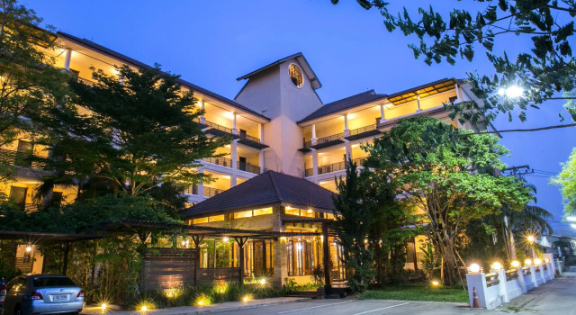 Suparee Parkview Hotel, Varaa Hotelli Hotellit North-Eastern Thailand pysäköinnillä, Pysäköinti