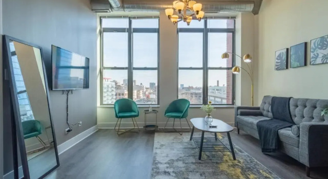 McCormick Place 420 friendly 2br-2ba on Michigan avenue with optional parking for 6 guests