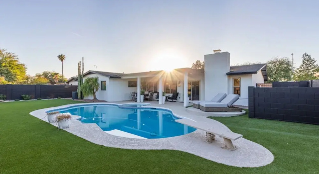 Коттедж NEW The Wentworth Luxe Retreat Pool Spa
