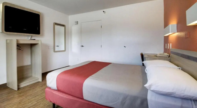 Двухместный номер Super 8 by Wyndham Woods Cross - Salt Lake City North
