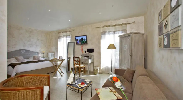 Logis Hôtel Restaurant Le Lascaux, Забронировать Отель Отели Монтиньяк с завтраком, Завтраки
