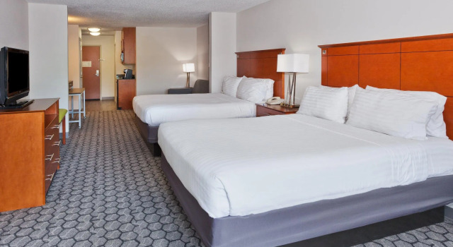 Четырёхместный люкс Holiday Inn Express Hotel & Suites Phenix City - Columbus by IHG