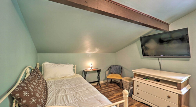 Коттедж Beech Mountain Escape w/ Mtn Views & Fireplace!