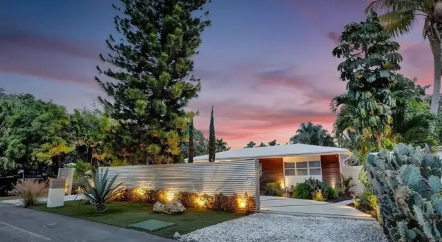 Коттедж Buddha House 3BR 2BA Home -lush Backyard