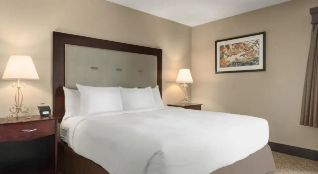 Двухместный люкс c 1 комнатой DoubleTree by Hilton Wichita Airport