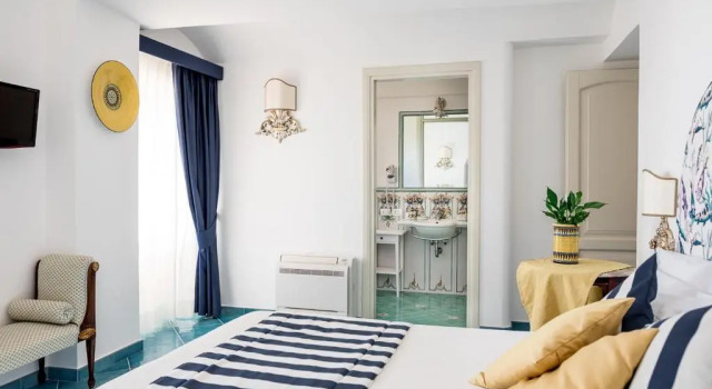 Апартаменты с 2 комнатами с балконом и с видом на море Villa San Cosma