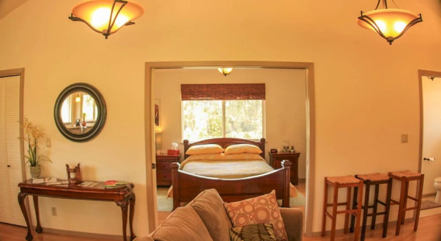 Hale Mauna Loa - Kuuipo Cottage, Забронировать Дом для отпуска Коттеджи Волкейно, Коттедж