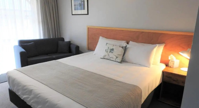 Студия Collingwood Park Motel