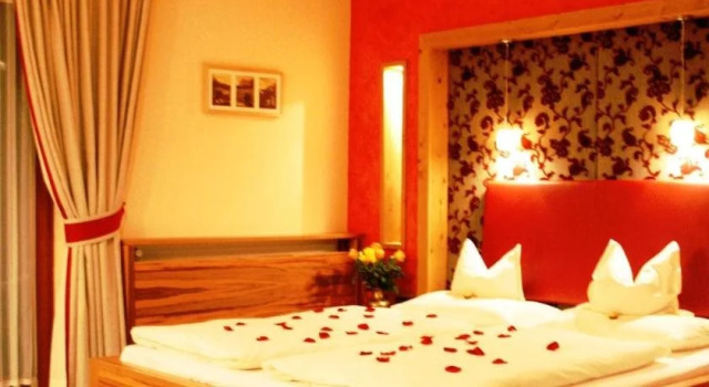 Lech Valley Lodge, Book Hotel Warth 