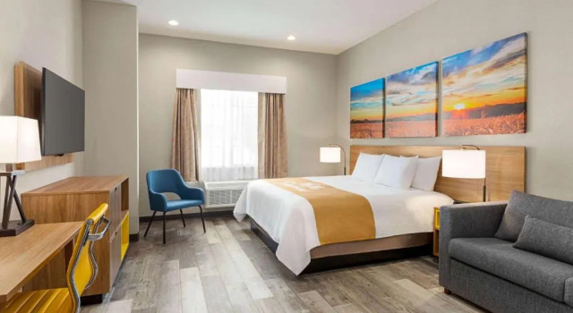 Люкс Days Inn & Suites by Wyndham Tomball Houston NW