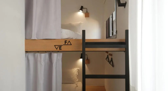 Кровать в общем номере (женский номер) Journey Hostel