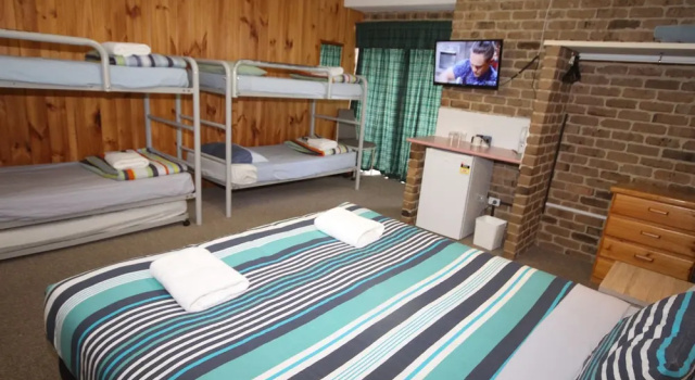 Шестиместный семейный номер Standard Acacia Snowy Motel