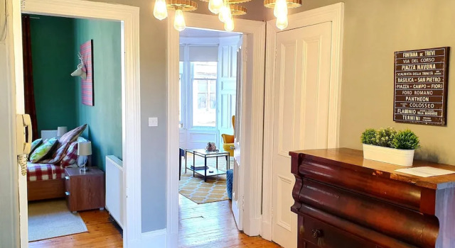 Gorgeous Light Apartment In West End