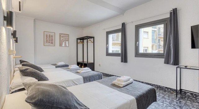 Четырёхместный номер Standard с видом на внутренний двор HOSTAL BEDMATES