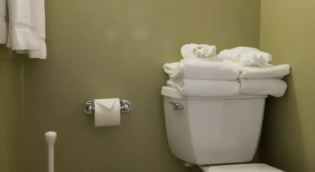Коттедж Monterey Peninsula Inn