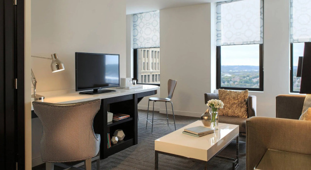 Двухместный люкс Executive Renaissance Cincinnati Downtown Hotel