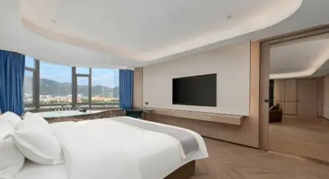 Люкс Presidential Quanzhou West Lake Hotel Apartment