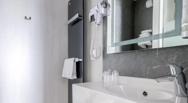 Трёхместный номер Standard Brit Hotel Le Cottage Le Mans Sud