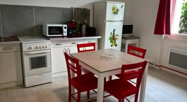 LOCATIONS RIVES DE SEUGNE - De Gaulle, Rezerwuj Apartament Hotele w Charente-Maritime z parkingiem, Parking