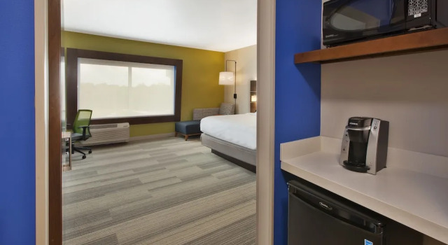 Четырёхместный люкс Holiday Inn Express and Suites South Hill by IHG
