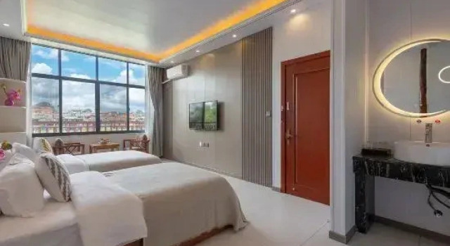 Семейный люкс с балконом и с видом на озеро Fuyun Guest House