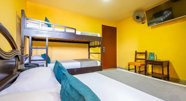 Четырёхместный номер Standard Hotel Almirante