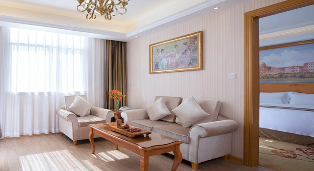 Vienna Hotel Shenzhen Kengzi Yingzhan Garden, Rezerwuj Hotel Hotele w Shenzhen z parkingiem, Parking