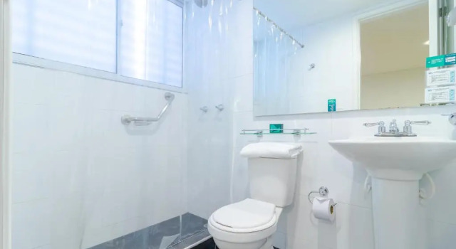 Четырёхместный номер Standard MV Hotel Kafir - Corferias, G12, Embajada EEUU