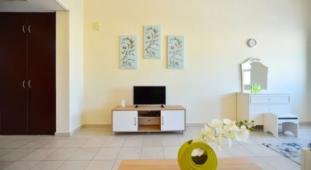 AND - Modern Furnished Studio Apartment, Забронировать Апартаменты/квартира Дискавери-Гарденс , рядом с Гарденс