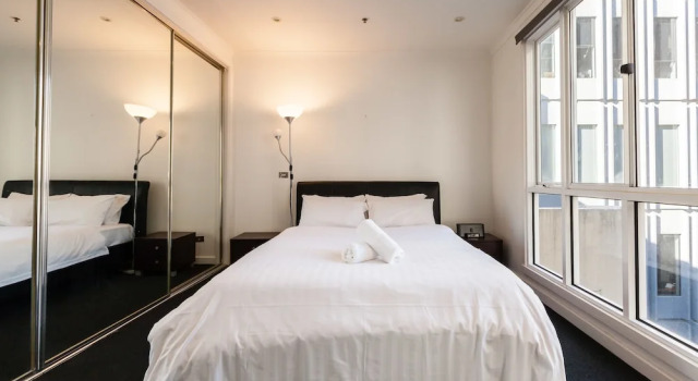 CLAUDE, 2BDR Melbourne Apartment, Забронировать Апартаменты/квартира Апартаменты Мельбурна, рядом с Federal Court of Australia, Апартаменты/квартира