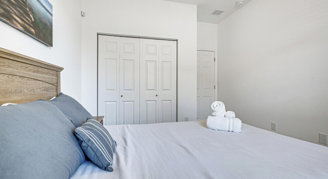 Brand New! Modern Tampa Getaway w/ Private Yard, Забронировать Дом для отпуска Тампа штат Флорида, рядом с Fun Lan Drive In
