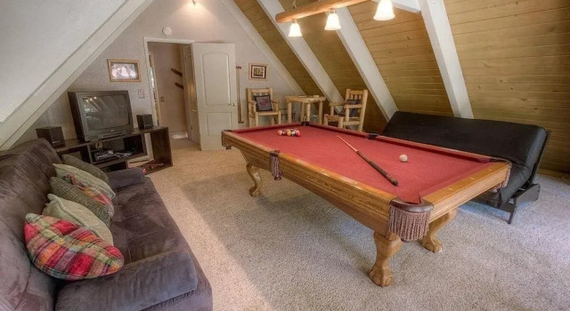 Коттедж с 3 комнатами Rocky Top Retreat 4 Bedroom Home by RedAwning