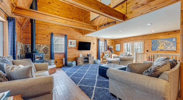 2 Mi to Elk Mountain: Poconos Escape on 11 Acres!, Buchen Sie Ferienhaus Union Dale The Poconos