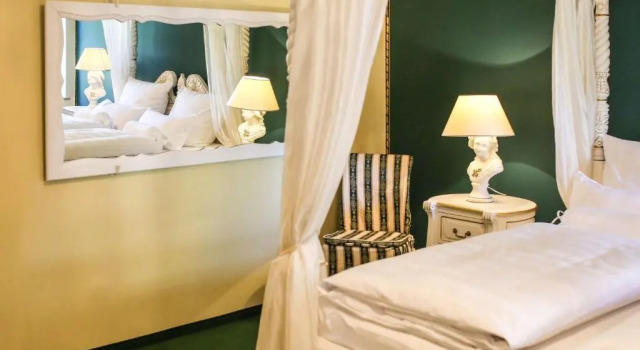 Полулюкс Backstage Hotel