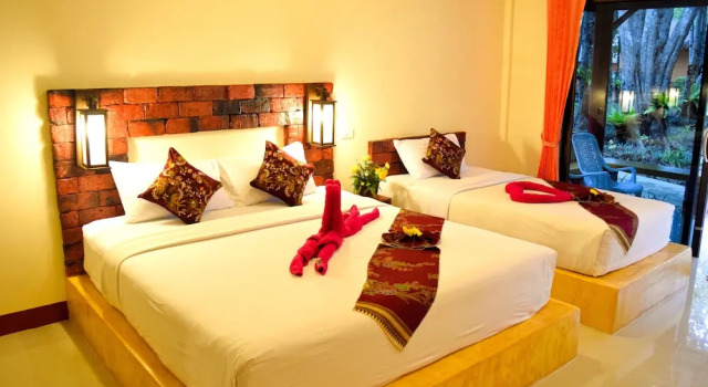 Бунгало с балконом Lanta Pearl Beach Resort