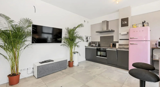 Апартаменты Comfort с балконом Lumina 4-room apartment in Center