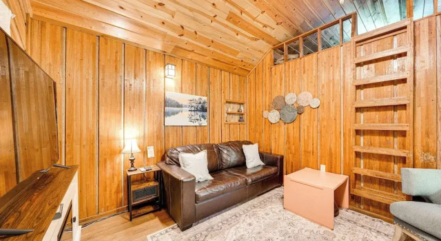 Rustic Cabin w/ Hot Tub Near Broken Bow Lake!, Boek Hotel Hochatown Oklahoma