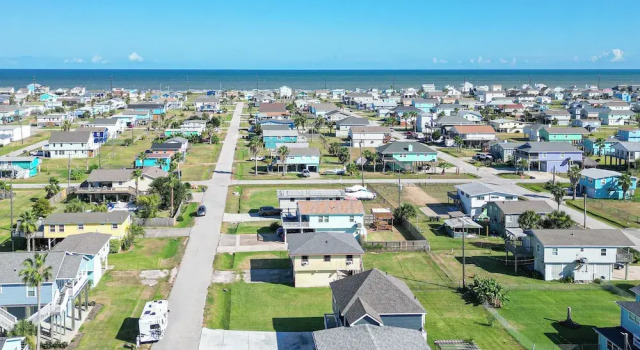Коттедж Walk to Sea Isle Beach: Updated Group Getaway!