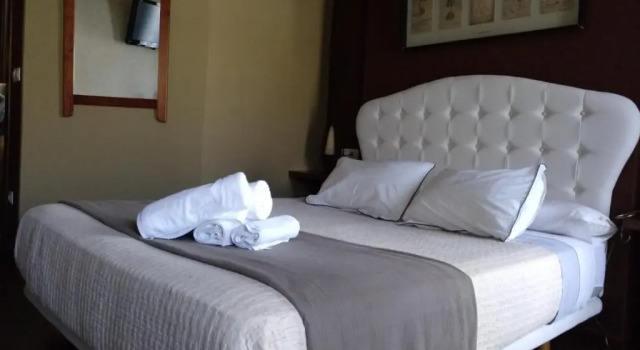 Двухместный номер Deluxe с балконом Hostal Medievo